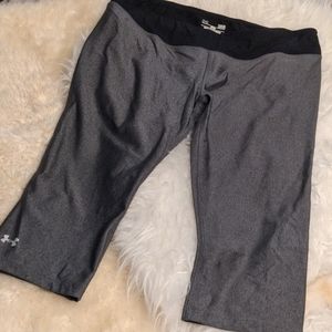 Under Armour Gray Capri Leggings Size L